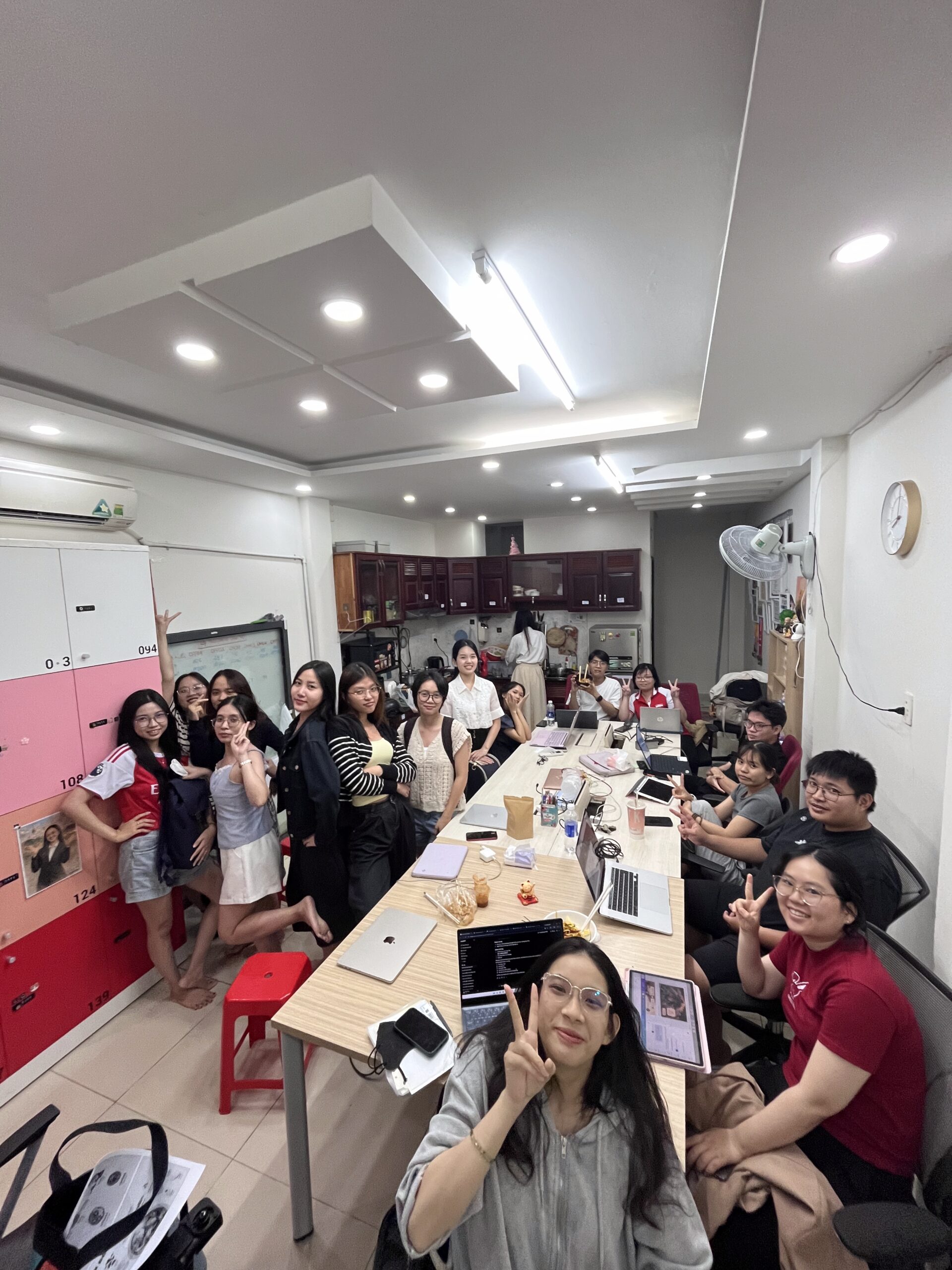 Thực hành Giao tiếp chủ đề nhà hàng của lớp OFFH8