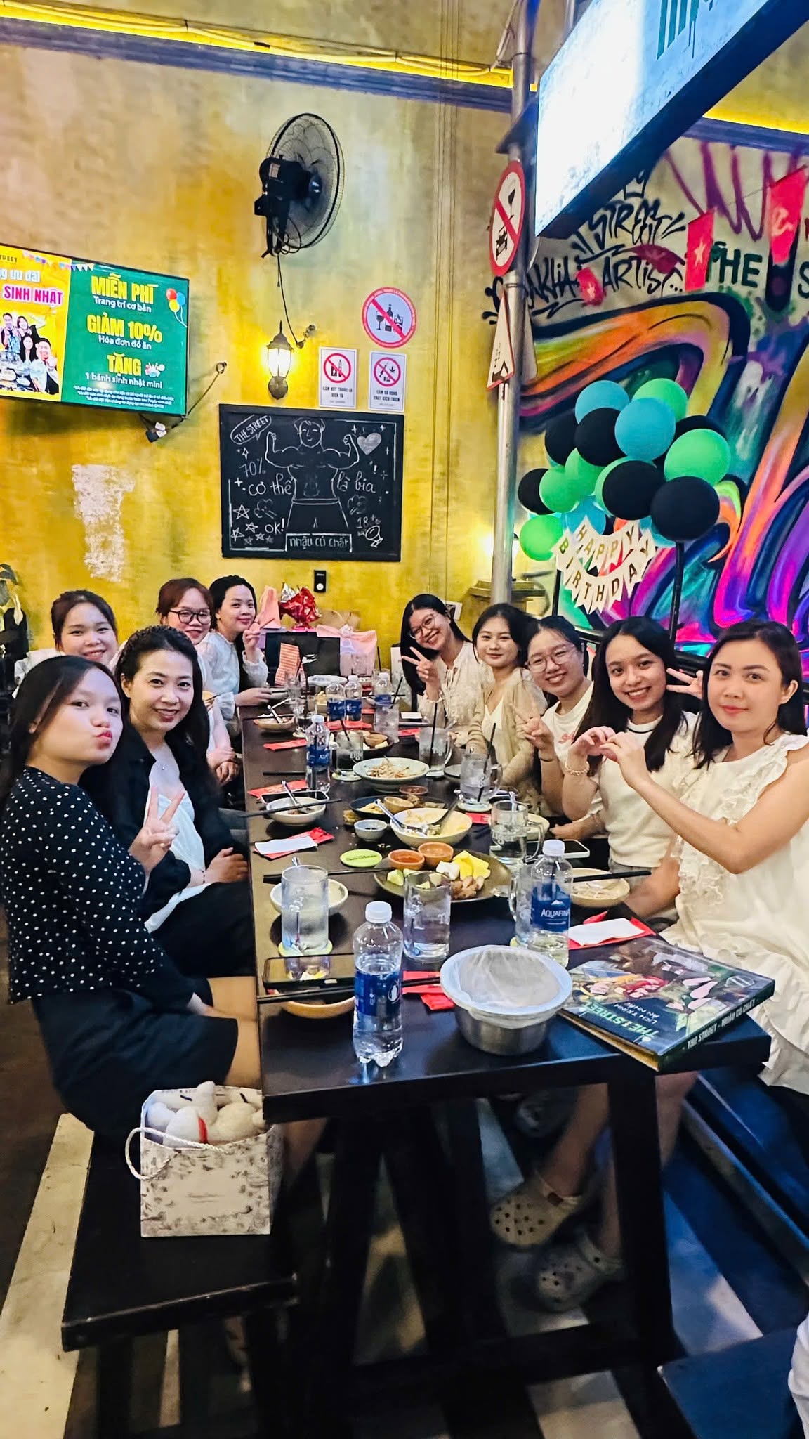 Kỷ niệm kết thúc lớp OFFP2 của Phương Dung và Ngọc Hân